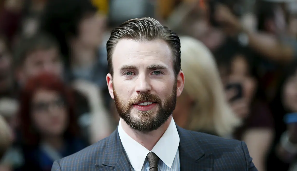 Aktor tampan Chris Evans saat menghadiri premiere film "Avengers: Age of Ultron" di Westfield shopping centre, Shepherds Bush, London, Selasa (21/4/2015). (REUTERS/Stefan Wermuth)