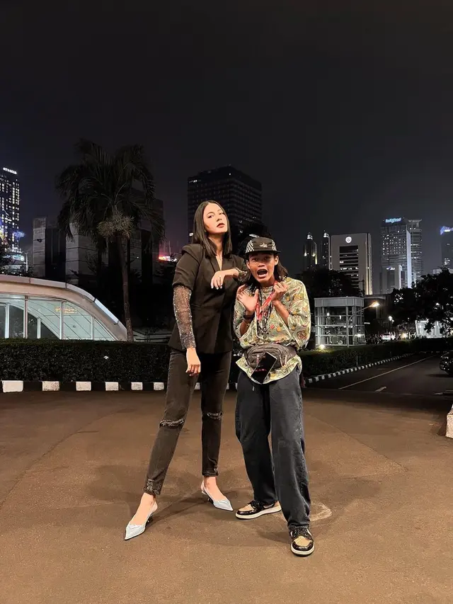 Pose-Pose Paula Verhoeven Bareng Bonge di Citayam Fashion Week