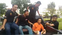 Petugas Mapolda Sumsel berhasil menangkap Asworo, pembunuh tunggal calon pengantin wanita yang tewas mengenaskan di Palembang (Liputan6.com / Nefri Inge)