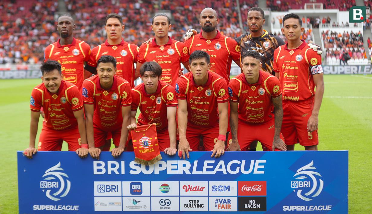 Starting XI Persija Jakarta saat melawan Persijap dalam laga lanjutan BRI Super League 2025/2026 di Stadion Utama Gelora Bung Karno (SUGBK), Senayan, Jakarta, Sabtu (03/01/2025). (Bola.com/Abdul Aziz)
