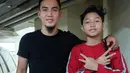 Remaja berusia 18 tahun ini semakin tumbuh dan berkembang menjadi pesinetron hits Tanah Air. Ia sukses di sinetron Dari Jendela SMP dengan aktingnya tuai pujian dari netizen. Sang ayah, Gunawan Dwi Cahyo selalu mendukung langkah Kiesha. (Liputan6.com/IG/kiesha.alvaro)