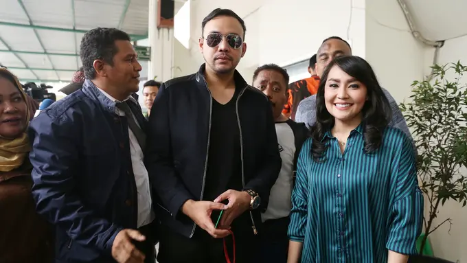 [Bintang] Tessa Kaunang dan Sandy Tumiwa