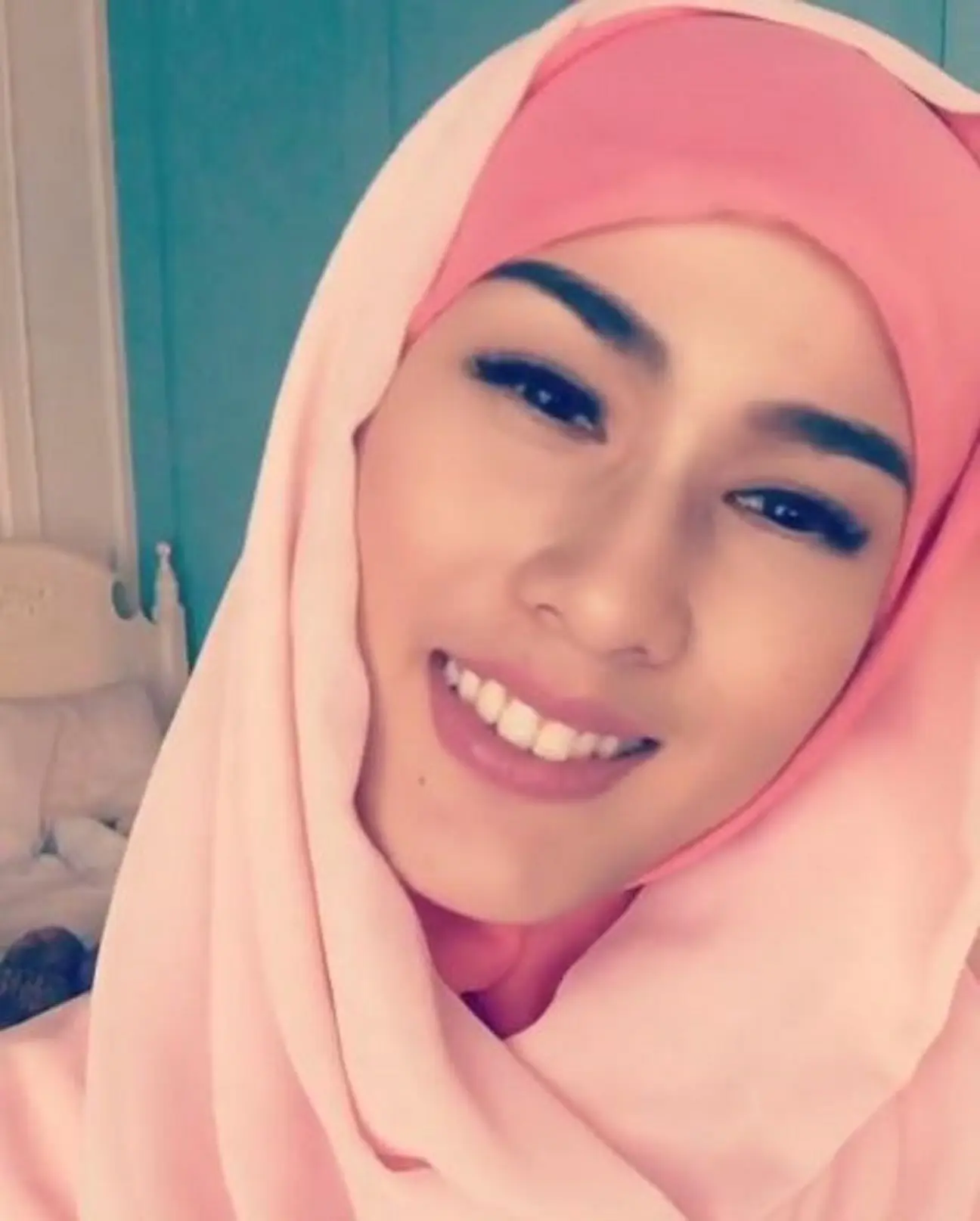 Stevianne Agnecya pakai jilbab (Instagram/@steviagnecya)