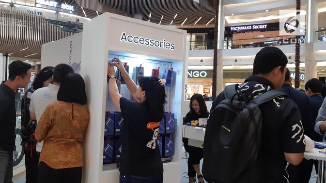 Selain penjualan perangkat, terdapat pula penjualan aksesoris untuk Galaxy Note 10 di Mall Kota Kasablanka, Jakarta (Liputan6.com/ Agustin Setyo W)