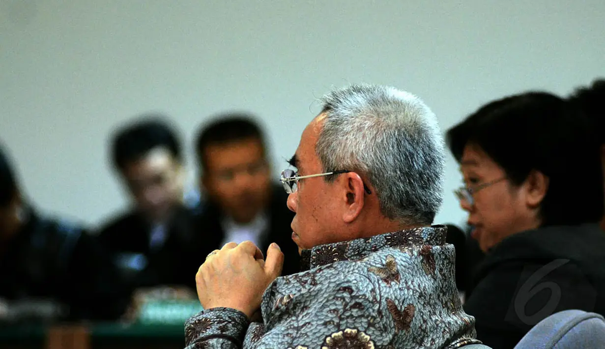 Saat jaksa mengorek keterangan soal adanya duit saku kepada DPC yang menghadiri deklarasi, Isran lagi-lagi menjawab tidak tahu, (1/9/14).(Liputan6.com/Faisal R Syam)