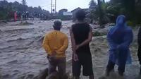 Banjir bandang yang terjadi di Kabupaten Banggai, Sulawesi Tengah, Minggu (4/9/2022). (Foto: BPBD Sulteng).