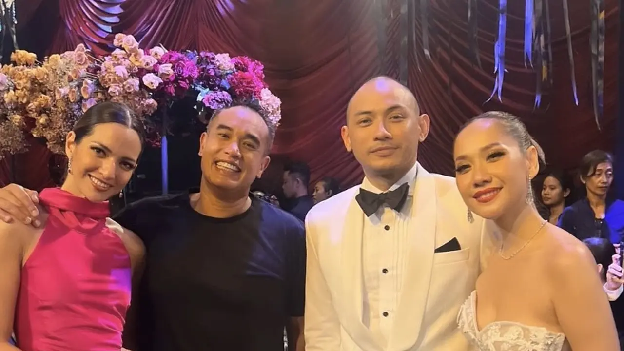 Outfit Pasangan Artis Hadir Kondangan Bunga Citra Lestari