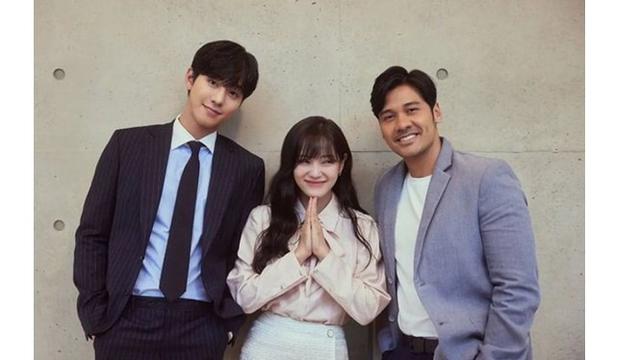 7 Potret Chicco Jerikho dengan Kim Sejeong dan Ahn Hyo Seop, Siap Main Drama Bareng