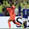 Belanda tidak tinggal diam. Virgil van Dijk dan kawan-kawan menekan pertahanan Blue Samurai dan berhasil unggul lagi lewat gol Crysencio Summerville yang memaksimalkan umpan Ryan Gravenberch pada menit ke-64. (AP Photo/Tony Guttierez)