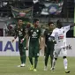 Gelandang Arema FC, Makan Konate, merayakan gol ke gawang Persebaya Surabaya pada laga final Piala Presiden 2019 di Stadion Gelora Bung Tomo, Surabaya, Selasa (9/4). Kedua tim bermain imbang 2-2. (Bola.com/Yoppy Renato)