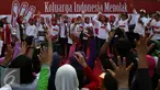 Organisasi Aksi Solidaritas Era (Oase) mengkampanyekan dukungan Keluarga Indonesia Menolak Narkoba, Pornografi, dan Kekerasan Terhadap Perempuan dan Anak saat Car Free Day di Bundaran HI, Jakarta, Minggu (4/9). (Liputan6.com/Johan Tallo)