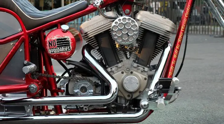 Trike kustom Ojo Dumeh menggunakan mesin Harley-Davidson Buell 1200. (Septian/Liputan6.com)