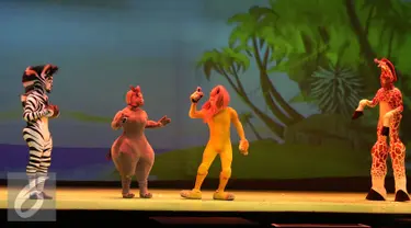 Pertunjukan drama musikal Madagascar Live! di ICE BSD, Serpong, Tangerang (5/5). Pertunjukkan ini menghadirkan cerita persahabatan yang dibawakan oleh tokoh para hewan dari kebun binatang. (Liputan6.com/Herman Zakharia)