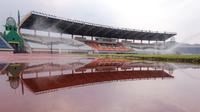 Tampak refleksi Stadion Si Jalak Harupat (SJH), Bandung, Sabtu (21/10/2023). Stadion ini menjadi satu dari empat stadion untuk Piala Dunia U-17 2023 di Indonesia. (Bola.com/Bagaskara Lazuardi)