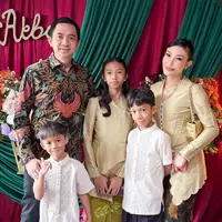 Ayu Dewi Hadiri 4 Kondangan dalam Sehari dengan empat busana berbeda. [@mrsayudewi]