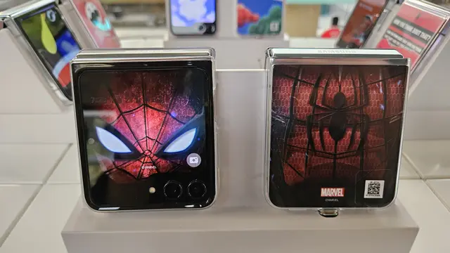 Tampilan Samsung Galaxy Z Flip5 dengan Flipsuit Case (Liputan6.com/Giovani Dio Prasasti)