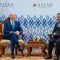 Presiden AS Joe Biden dan PM Kamboja Hun Sen di ASEAN Summit 2022.