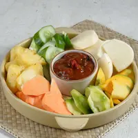 rujak buah yang segar/shutterstock/edgunn