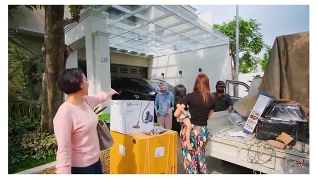 10 Potret Rumah Ricky Perdana 'Tukang Ojek Pengkolan", Minimalis Serba Putih