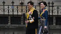 Raja Thailand Maha Vajiralongkorn (kiri) dan Ratu Thailand Suthida tiba di Westminster Abbey di London tengah pada 6 Mei 2023, menjelang penobatan Raja Inggris Charles III dan Camilla, Permaisuri Inggris.