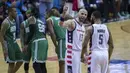 Pebasket Washington Wizards, Marcin Gortat dan Markieff Morris, melakukan selebrasi usai melawan Boston Celtics pada Gim 4 semifinal Wilayah Timur di Verizon Center, Washington, Minggu (7/5/2017). Washington Wizard menang 121-102. (EPA/Shawn Thew)