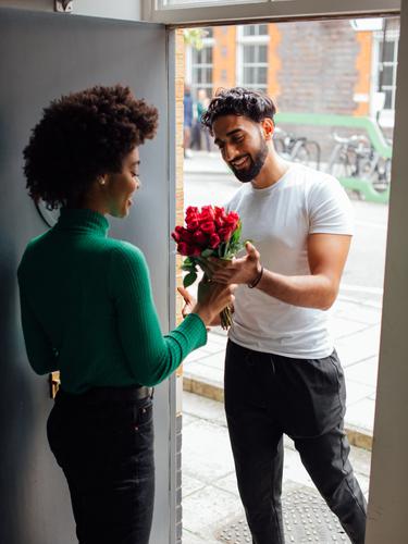 4 Pasangan Zodiak Ini Diprediksi Akan Jatuh Cinta di Hari Valentine