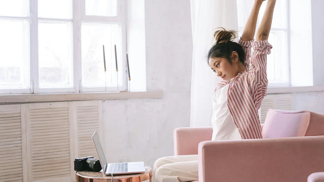 Rahasia Bebas Sakit Pinggang di Kantor, Cuma Butuh Peregangan 3 Menit Setiap 2 Jam