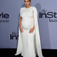 Kim Kardashian mengaku tengah stress dengan perceraiannya dengan Kanye West. Ibu dua anak itupun masih mempertimbangkan gugatan cerainya pada suami. (AFP/Bintang.com)