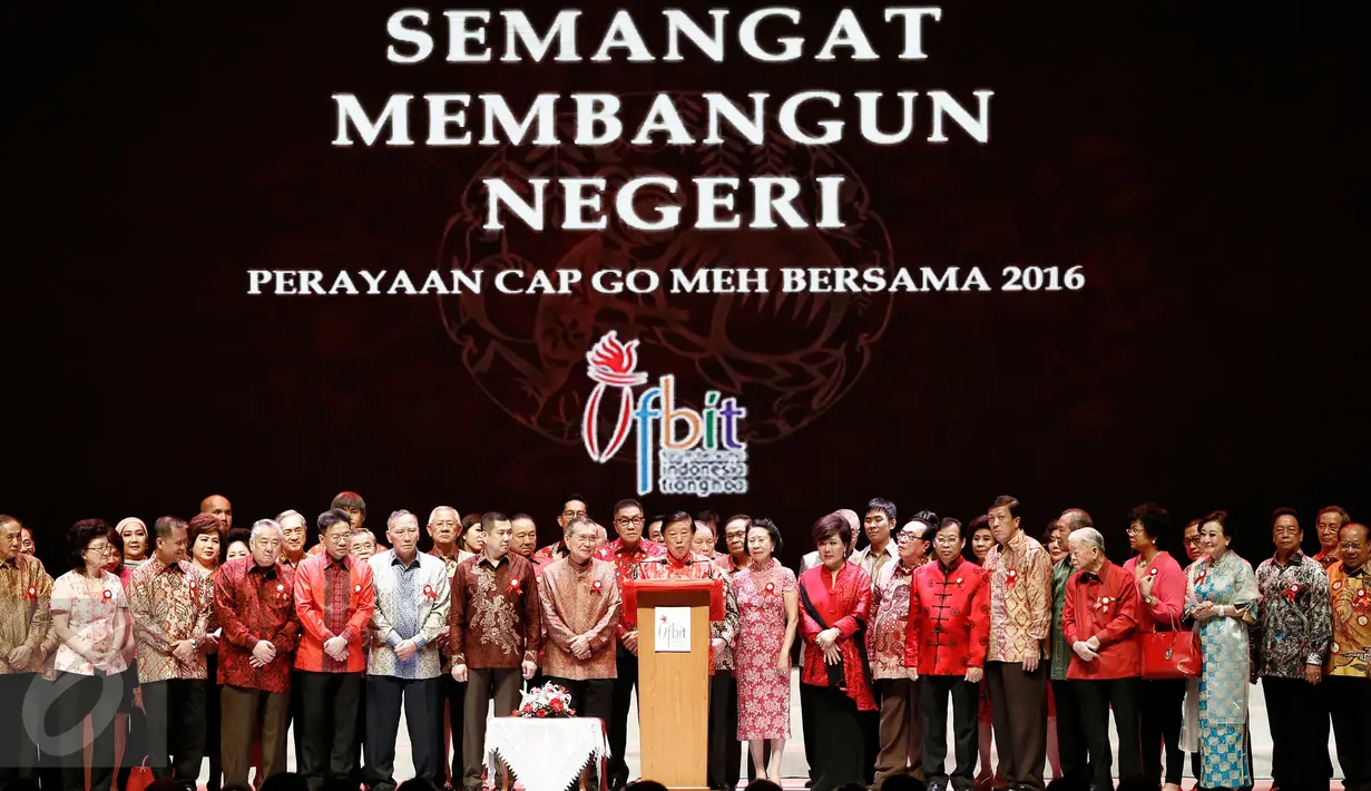 Seribuan masyarakat hadir dalam acara perayaan Cap Go Meh di Hall D Jakarta International Expo Kemayoran, Jakarta, Minggu (28/2/2016).  Mayoritas masyarakat yang hadir berasal dari Forum Bersama Indonesia Tionghoa. (Liputan6.com/Faizal Fanani)