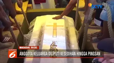 Anthonius Gunawan, petugas ATC  Bandara Mutiara Sis Aljufri Palu yang meninggal usai memandu pesawat Batik Air lepas landas, dimakamkan di Makassar, Sulawesi Selatan.