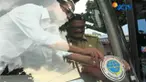 Setibanya di Terminal Kampung Rambutan, Menhub Budi dan Gubernur Djarot lakukan pengecekan pada sejumlah armada bus