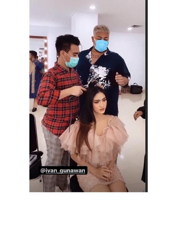 6 Potret Terbaru Ivan Gunawan dengan Rambut Pirang, Curi Perhatian