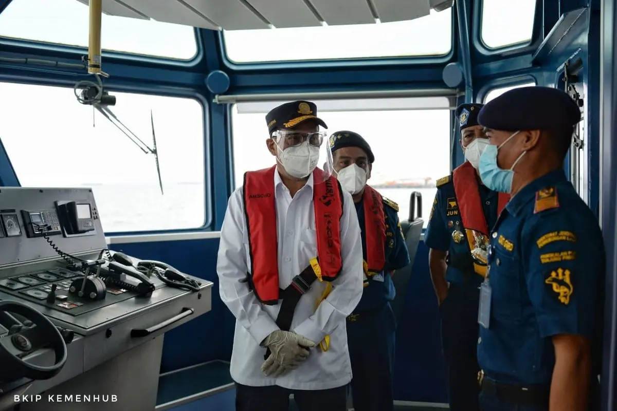 Menteri Perhubungan Budi Karya Sumadi melakukan tinjauan ke pangkalan Kesatuan Penjagaan Laut dan Pantai (KPLP) Ditjen Perhubungan Laut, di Tanjung Priok, Jakarta, Jumat (1/1/2021). (Dok Kemenhub)