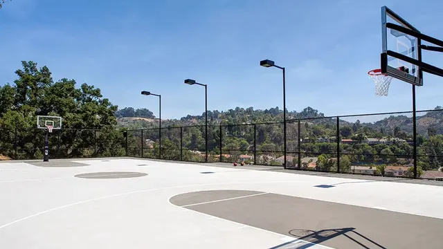 [Bintang] Adam Levine