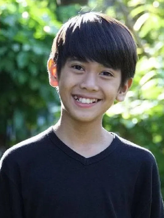 Sejak kecil, cowok kelahiran 28 Desember 1999 ini mempunyai wajah imut dan senyuman yang manis. (Foto: instagram.com/cjr_eloviifc)