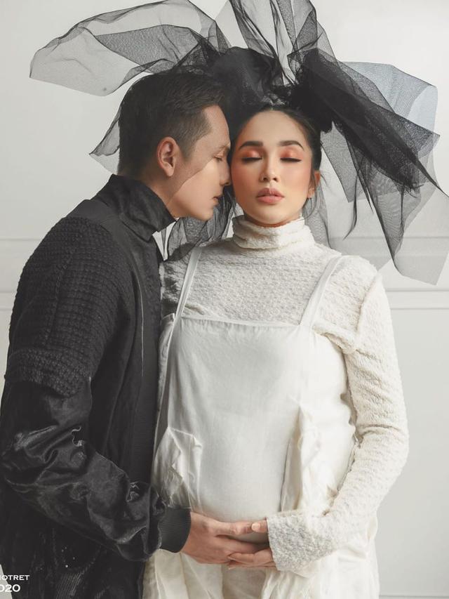 Andhika Pratama dan Ussy Sulistiawaty. (Foto: Rio Motret dari Instagram @ussypratama)