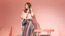 Rok yang colorfull juga menjadi salah satu fashion item yang sering ia gunakan. (Liputan6.com/IG/@nabilagardena)