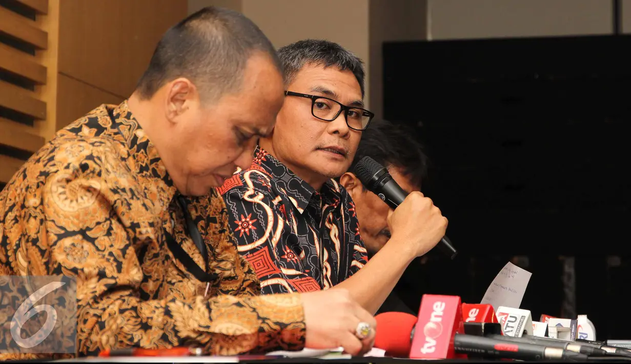 Menurut Johan Budi, penetapan tersangka kepada Gatot dan Evy ini telah berdasarkan temuan alat bukti yang cukup, seperti pemeriksaan saksi-saksi dan lima tersangka yang sebelumnya telah ditetapkan, Jakarta, Rabu (29/7/2015). (Liputan6.com/Helmi Afandi)