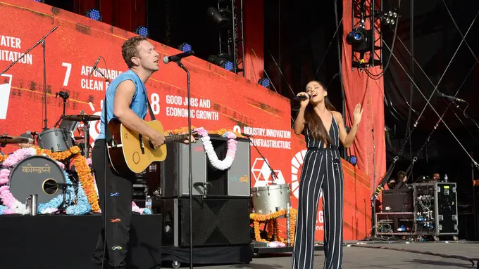 [Bintang] Coldplay & Ariana Grande