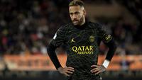 Paris Saint Germain (PSG) baru saja takluk 1-3 dari AS Monaco dalam lanjutan Liga Prancis 2022/2023. Tentu ini bukanlah modal yang bagus bagi Neymar dkk jelang menghadapi Bayern Munchen dalam laga leg pertama babak 16 besar Liga Champions 2022/2023. Apalagi, seusai kekalahan dari AS Monaco, sempat terjadi ribut-ribut di ruang ganti PSG. Tak mau berlama-lama memikirkan perselisihan, Neymar dkk memilih fokus menjalani latihan bareng skuad PSG (13/2/2023). (AFP/Valery Hache)