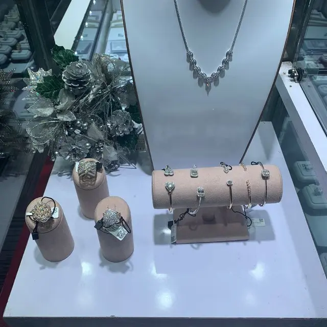Gelar Pameran, Elegance Jewelry Tawarkan Berlian yang Bisa Beri Aura Postif