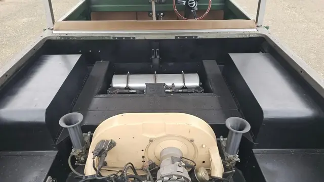 Mesin VW Type 2 Bus di Bagasi Belakang
