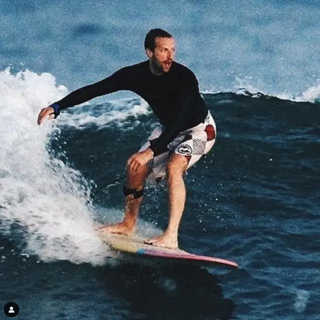 6 Potret Kesederhanaan Chris Martin Coldplay, Terbaru Nyeker di Jakarta