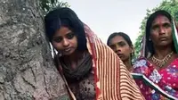 Karena Adat, Wanita Ini Dipaksa Nikahi Pohon Mangga