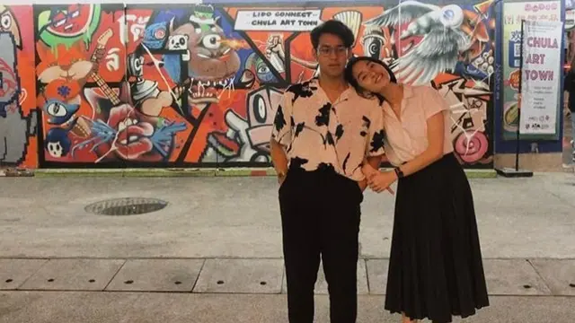 Jarang Terekspos, Ini 6 Potret Romantis Ardhito Pramono dan Kekasih