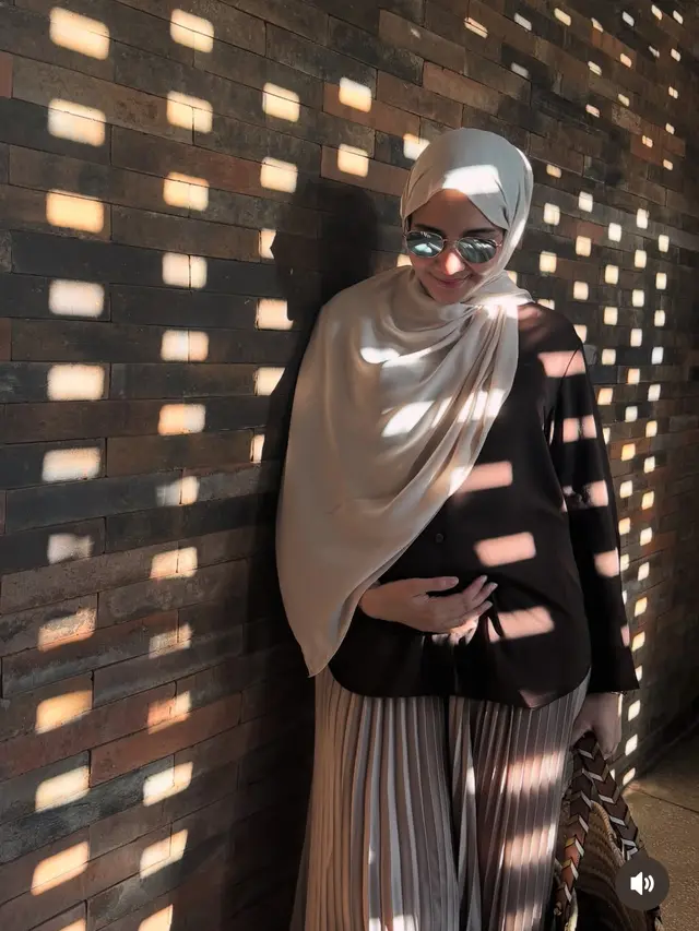 Zaskia Sungkar tampil serba coklat di Kehamilan Anak ke-2. [@zaskiasungkar15]