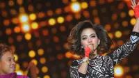 Syahrini saat tampil di ajang penghargaan Infotainment Awards 2015 di Studio Emtek City, Daan Mogot, Jakarta Barat, Jumat (31/1/2015). (Liputan6.com/Faisal R Syam)