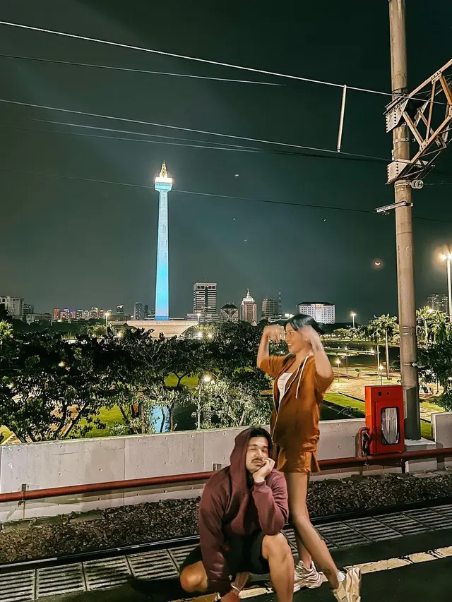 6 Potret Kedekatan Awkarin dan Ariel Nayaka, Dikabarkan Pacaran