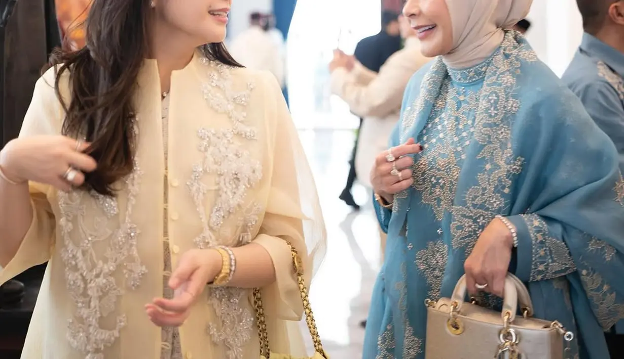 Dengan rambut panjang berponi ala ABG, Nagita Slavina pancarkan aura cantik dengan makeup natural [@raffinagita1717]