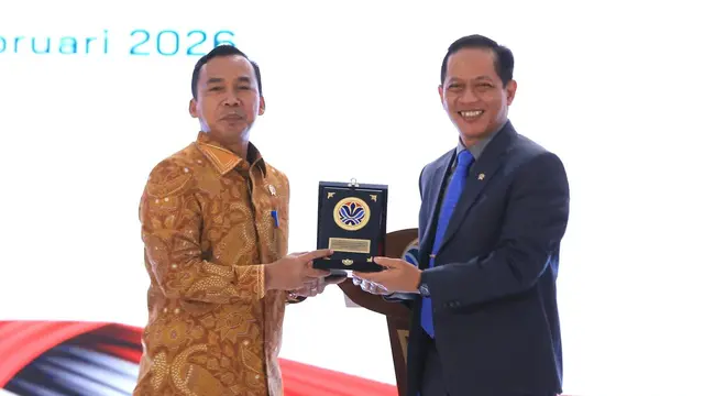 Ciptakan Lingkungan Sehat, Menteri Wihaji dan Menteri Hanif Ajak Keluarga Bijak Kelola Sampah